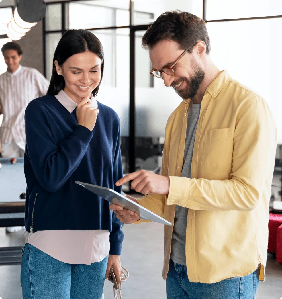 https://stg.linkgraph.com/wp-content/uploads/2022/04/coworkers-collaboration-modern-office-tablet-min-1.webp
