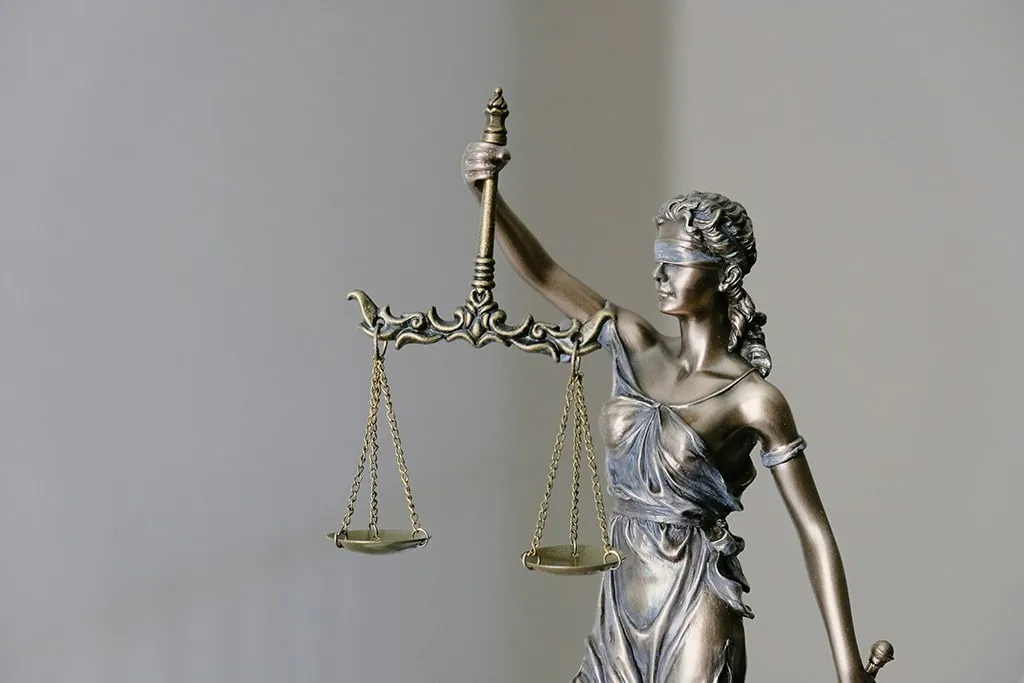 Statue of Lady Justice holding scales and wearing a blindfold, symbolizing fairness and law